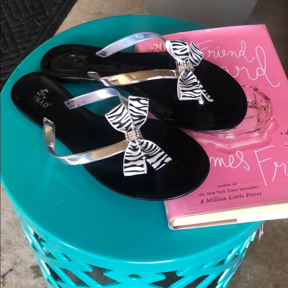 LOUIS VUITTON Bow Sandals